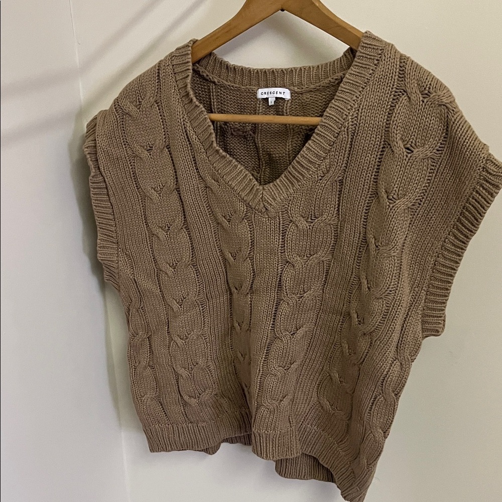 Crescent Cable Knit V-Neck Sweater Vest in Taupe